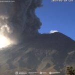 MUY ACTIVO EL VOLCÁN POPOCATÉPETL PERO CONTINÚA EN SEMÁFORO AMARILLO