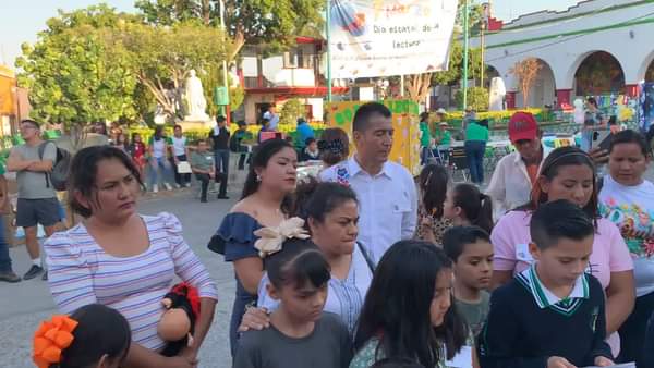 diadelalectura @seguidores Escuela Secundaria Jose Vasconcelos en el zocalo